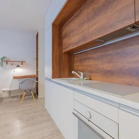Bright & Stylish Near Center Apartamento