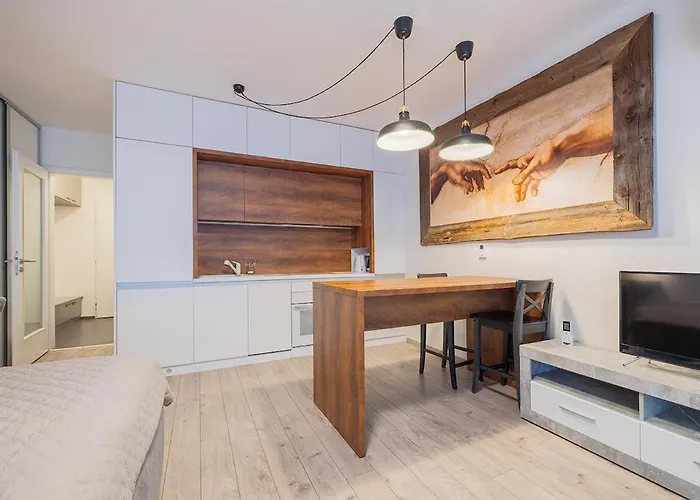 Bright & Stylish Near Center דירה *