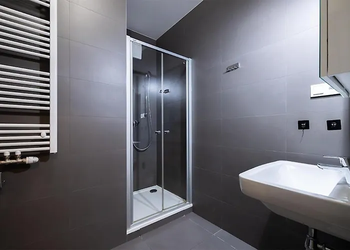 Bright & Stylish Near Center דירה *